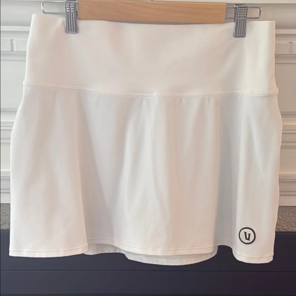Vuori White Skater Mini Skirt for Athletic Occasions - Picture 5 of 7